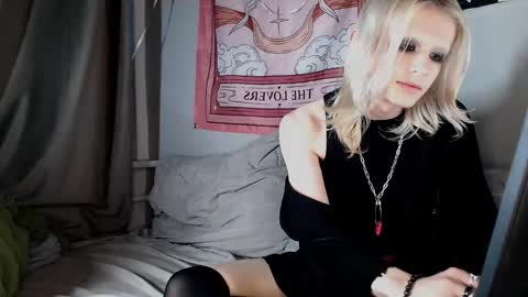 Alien Bella online show from 06-05-26, 12:17