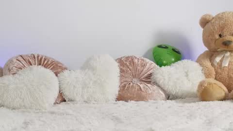 Snapshot of alieness chatting on 11-28-25, 04:53 Alieness Ivy online show from 11-28-25, 04:53