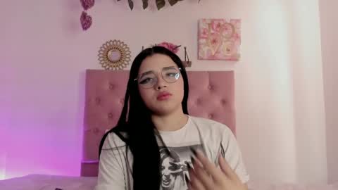 aliice_walker_ online show from 12-06-24, 03:33