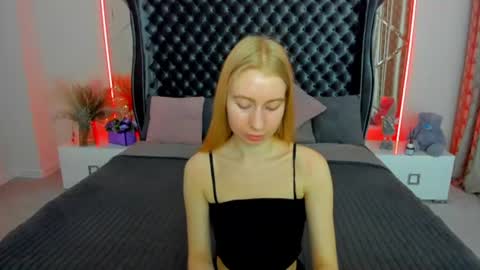 Snapshot of alina__blonde chatting on 06-13-26, 06:11 Alina online show from 06-13-26, 06:11