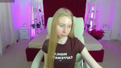 Snapshot of alina__blonde chatting on 06-28-26, 05:35 Alina online show from 06-28-26, 05:35