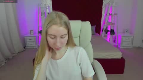 Snapshot of alina__blonde chatting on 07-02-26, 05:35 Alina online show from 07-02-26, 05:35