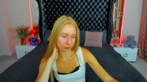 Snapshot of alina__blonde chatting on 08-07-26, 06:04 Alina online show from 08-07-26, 06:04