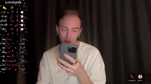 Snapshot of alina_flow chatting on 12-08-24, 01:14 Alexa online show from 12-08-24, 01:14