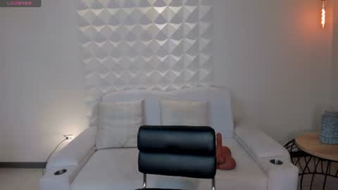 Snapshot of alinakravitz_ chatting on 06-11-26, 12:32 alinakravitz_ online show from 06-11-26, 12:32