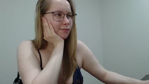 Snapshot of alinasei chatting on 07-07-26, 07:23 alinasei online show from 07-07-26, 07:23