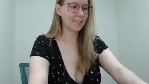 Snapshot of alinasei chatting on 07-18-26, 12:31 alinasei online show from 07-18-26, 12:31