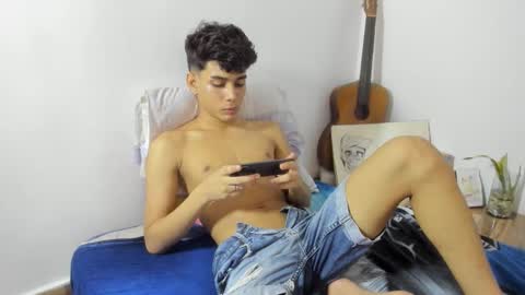 Snapshot of aliotttwink chatting on 09-14-25, 02:54 AliotTwink online show from 09-14-25, 02:54