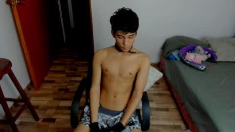 Snapshot of aliotttwink chatting on 04-09-26, 12:21 AliotTwink online show from 04-09-26, 12:21