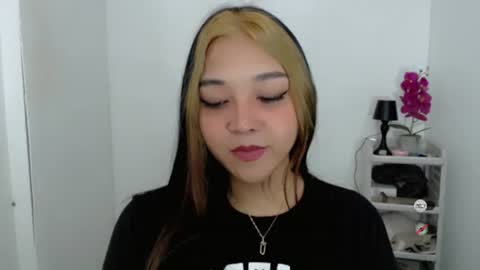 Shanti xhey online show from 04-25-26, 06:05