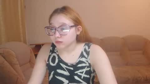 Snapshot of alisacasta chatting on 12-22-24, 01:22 AlisaCasta online show from 12-22-24, 01:22
