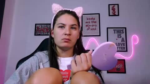 Alisa online show from 06-17-26, 01:23