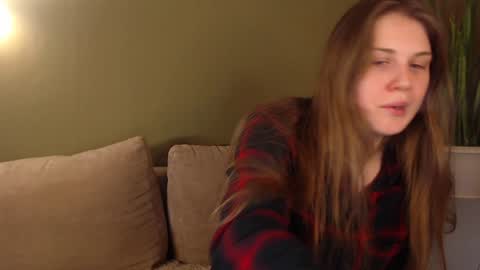 Snapshot of alisaxxxshy chatting on 12-25-24, 01:42 alisaxxxshy online show from 12-25-24, 01:42