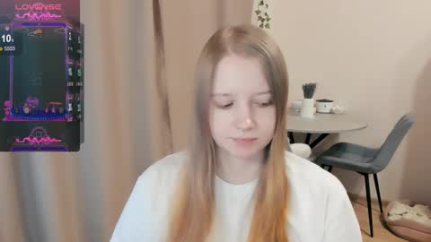 Snapshot of alisha_ley chatting on 10-14-25, 11:49 Alya online show from 10-14-25, 11:49