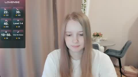 Snapshot of alisha_ley chatting on 06-25-26, 02:54 Alya online show from 06-25-26, 02:54