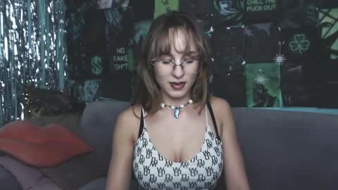 Snapshot of alishakelly chatting on 11-15-25, 02:13 alishakelly online show from 11-15-25, 02:13