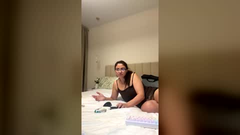 Alicia online show from 06-20-26, 07:05