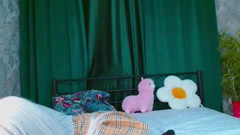 Snapshot of alison_moonlight chatting on 03-14-26, 08:14 Alison online show from 03-14-26, 08:14