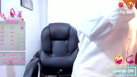 Snapshot of alisonlemoos chatting on 06-14-26, 02:30 Alisson online show from 06-14-26, 02:30