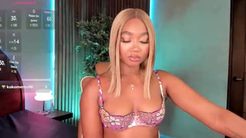 Alison Moon  online show from 11-22-25, 01:59