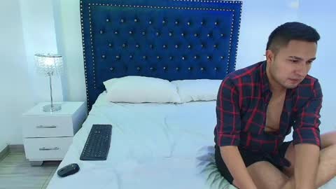 Snapshot of alissa_and_alann chatting on 05-08-26, 11:15 Alissa and Alan online show from 05-08-26, 11:15