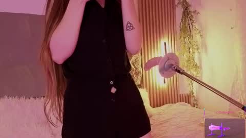 Mia online show from 10-28-25, 03:04