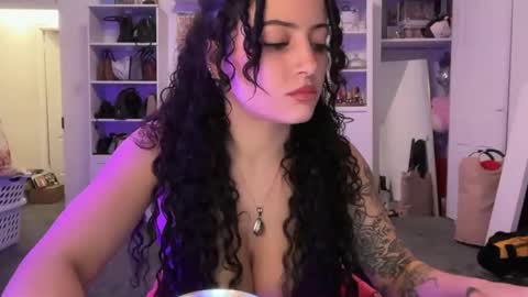 Snapshot of alissajaede chatting on 11-10-25, 01:04 alissajaede online show from 11-10-25, 01:04