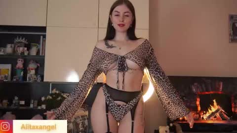Snapshot of alitaangel_ chatting on 02-18-25, 01:44 A L I T A online show from 02-18-25, 01:44