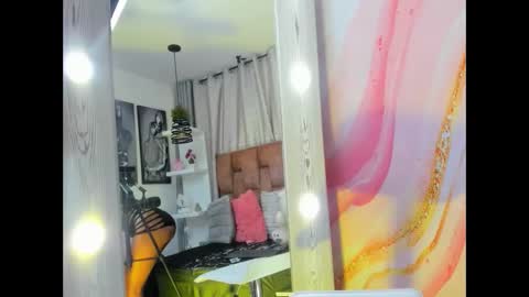 Snapshot of alix_noa chatting on 11-19-25, 08:09 alix noa online show from 11-19-25, 08:09