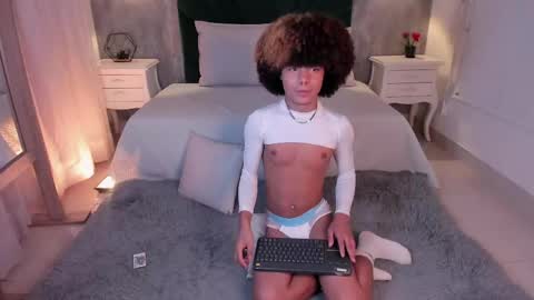  Alexis Etereo  online show from 04-24-26, 08:00