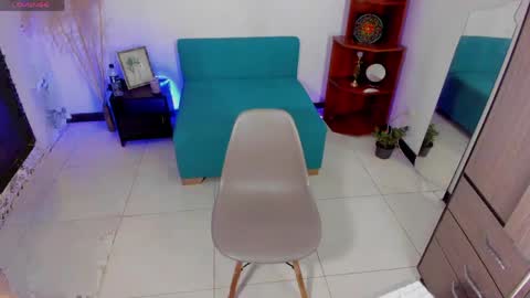 Alizee online show from 04-18-26, 11:49