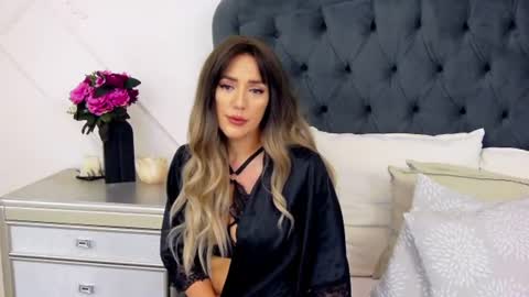 Snapshot of aliznichols chatting on 06-15-26, 04:58 Aliz online show from 06-15-26, 04:58