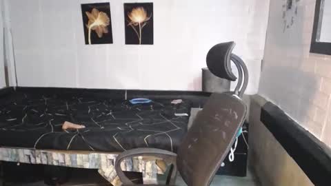 Snapshot of allday_mistress chatting on 09-12-25, 05:18 trina online show from 09-12-25, 05:18