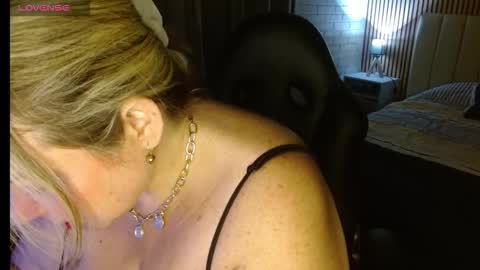Snapshot of allegra_ferragamo chatting on 11-18-25, 10:36 Ale online show from 11-18-25, 10:36