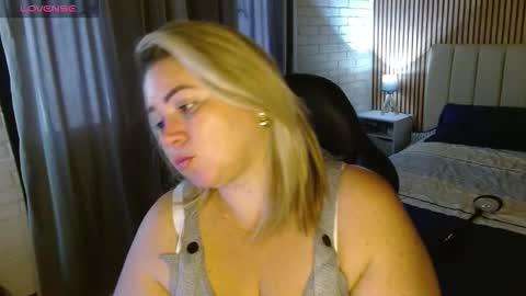 Snapshot of allegra_ferragamo chatting on 12-04-25, 04:38 Ale online show from 12-04-25, 04:38