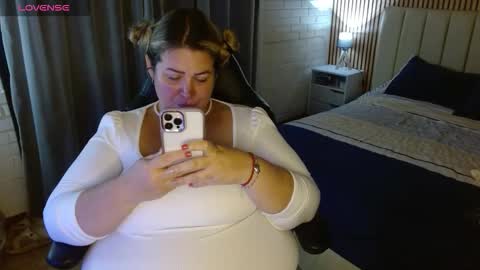 Snapshot of allegra_ferragamo chatting on 12-05-25, 08:05 Ale online show from 12-05-25, 08:05