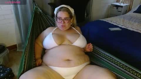 Snapshot of allegra_ferragamo chatting on 12-14-25, 07:40 Ale online show from 12-14-25, 07:40