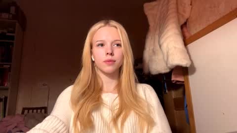 Lina online show from 11-25-25, 06:13