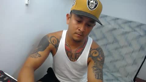 Snapshot of allen_69xx chatting on 10-11-25, 10:52 allen online show from 10-11-25, 10:52