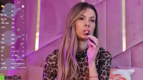 Snapshot of allenamoon chatting on 10-28-25, 08:44 Allena online show from 10-28-25, 08:44