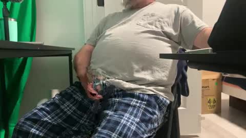 Allergictolove online show from 01-01-25, 04:18