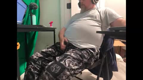 Allergictolove online show from 02-25-25, 01:09