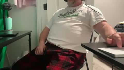 Allergictolove online show from 09-16-25, 07:53