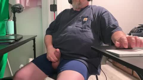 Allergictolove online show from 09-20-25, 05:58