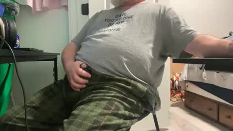 Allergictolove online show from 11-24-25, 11:59