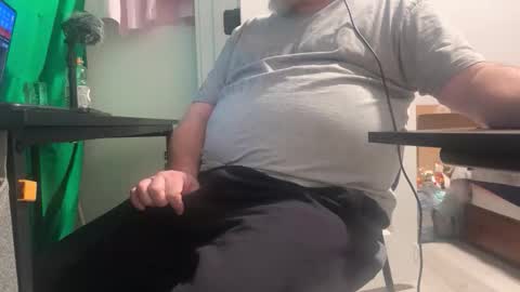 Allergictolove online show from 12-17-25, 12:27