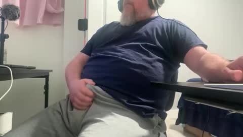 Allergictolove online show from 03-26-26, 02:11