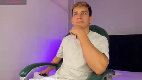 Snapshot of allexcano chatting on 12-23-24, 07:52 Allex online show from 12-23-24, 07:52