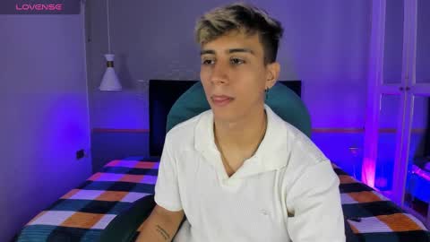 Snapshot of allexcano chatting on 02-22-25, 05:35 Allex online show from 02-22-25, 05:35