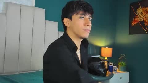 Snapshot of allexcano chatting on 11-18-25, 11:03 Allex online show from 11-18-25, 11:03